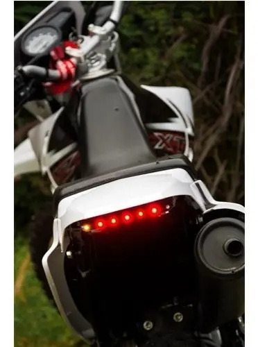 Luz Led Stop Giro Posicion Universal Moto C/ Giros Led Negro Rojo